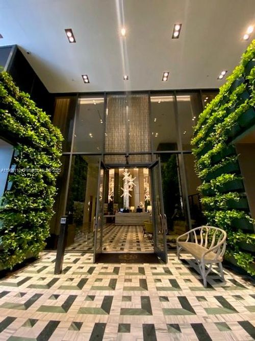 604-801 S Miami Ave, Miami, FL, 33130-4523 | Card Image