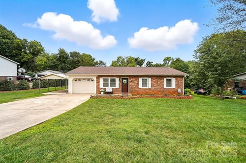 5647 Valley Field Rd, Hickory, NC, 28602-5587 | Card Image