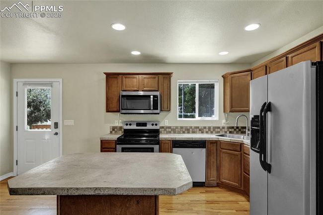 2601 Lynbarton Pt, Townhouse with 3 bedrooms, 3 bathrooms and 1 parking in Colorado Springs CO | Image 7