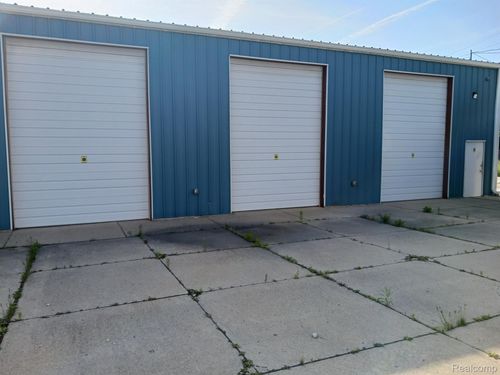 15921 W 8 Mile Rd, Detroit, MI, 48235-2151 | Card Image