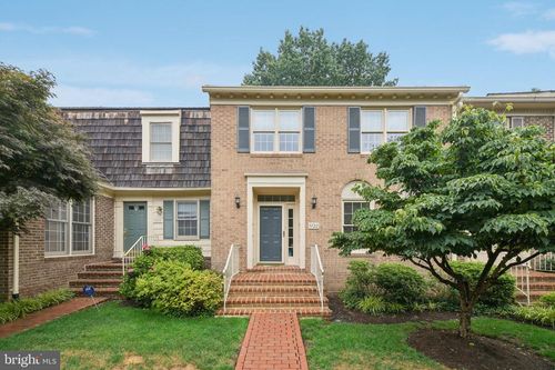 5722 Brewer House Cir, ROCKVILLE, MD, 20852-3450 | Card Image