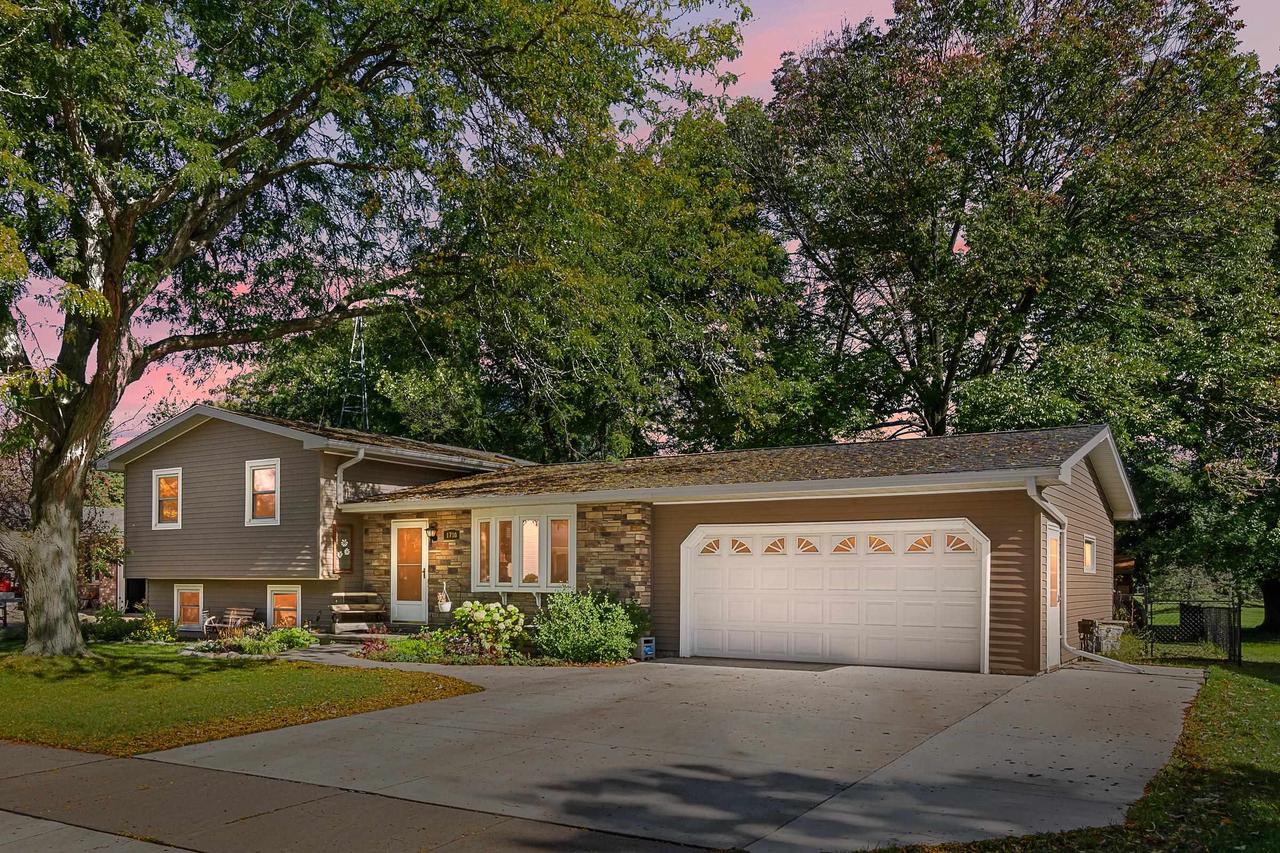 Brentwood Dr, Oshkosh, WI 54904