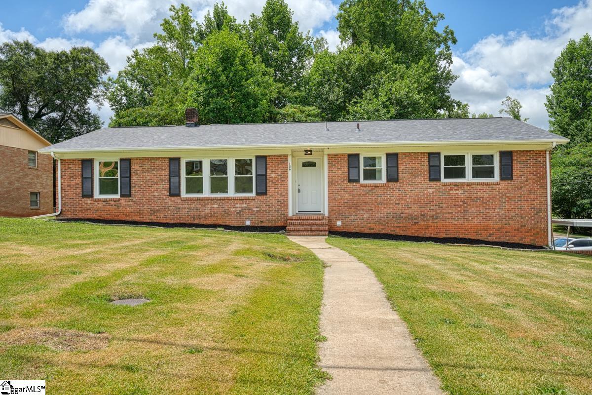 Dover Rd, Spartanburg, SC 29301