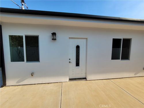 8004 Shirley Ave, Reseda, CA, 91335-1027 | Card Image