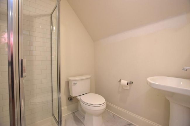 4th bathroom | Image 25