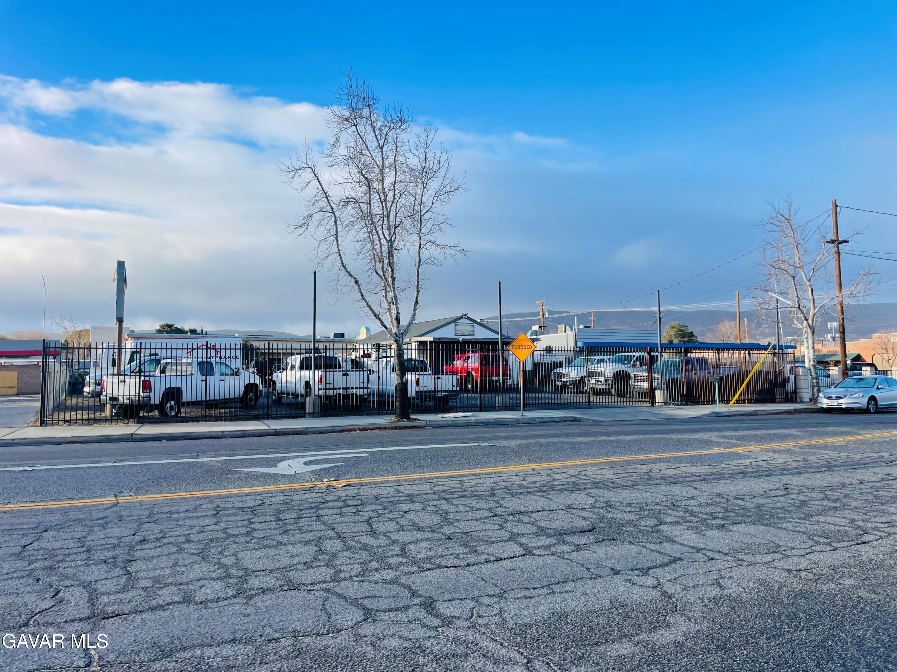 4870 Columbia Way, Quartz Hill, CA 93536