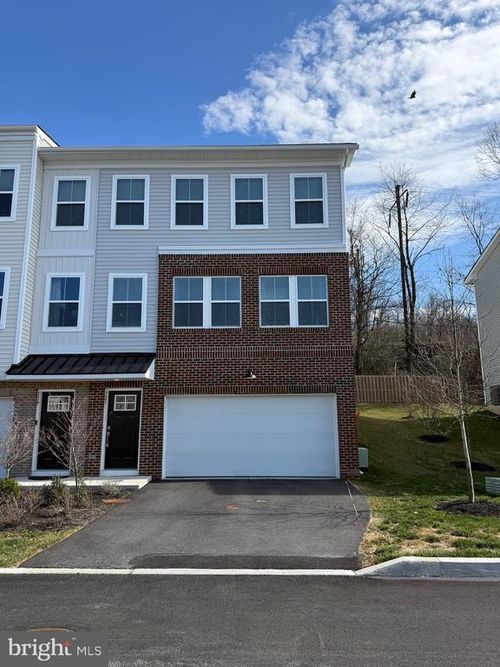 121 Four Leaf Dr, DOWNINGTOWN, PA, 19335-4054 | Card Image