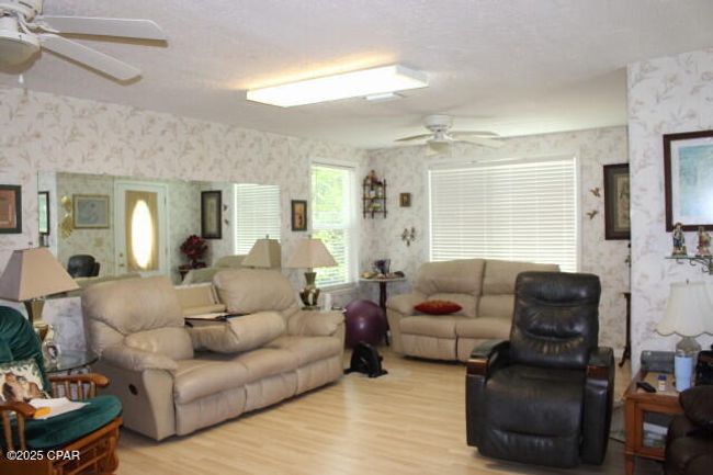 2100 Third Ave, House other with 3 bedrooms, 3 bathrooms and null parking in Sneads FL | Image 33