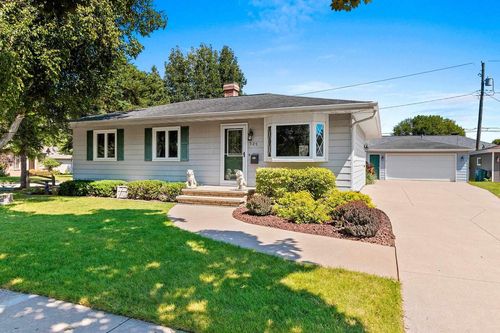 525 Marcella Avenue, Combined Locks, WI, 54113 | Card Image