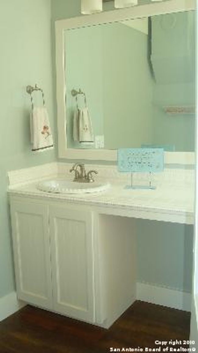 119 Idlewilde Blvd, House other with 2 bedrooms, 3 bathrooms and null parking in Comfort TX | Image 9