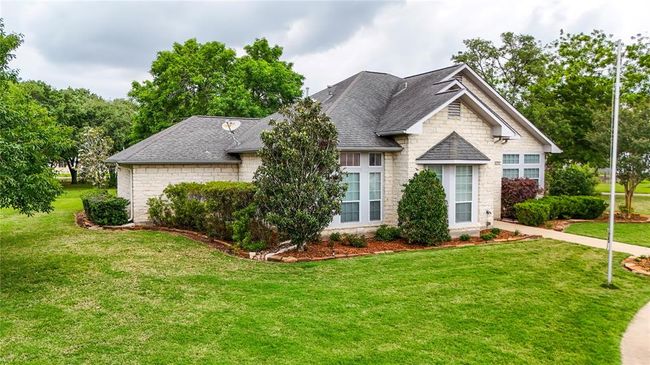 1212 W North St, House other with 3 bedrooms, 3 bathrooms and 2 parking in Louise TX | Image 41