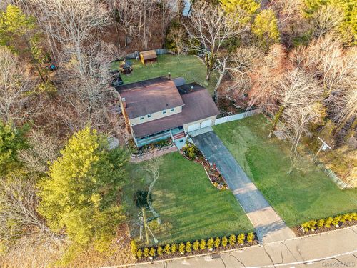 231 W Woodside Ave, Patchogue, NY, 11772-2426 | Card Image