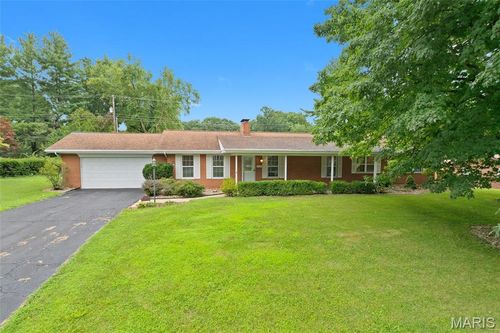 117 E Fairway Dr, Belleville, IL, 62223-2201 | Card Image