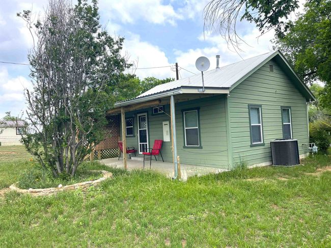 1005 Elm St, House other with 3 bedrooms, 2 bathrooms and null parking in Llano TX | Image 4