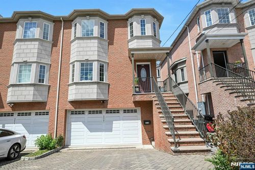 221 10th St, Palisades Park, NJ, 07650-2058 | Card Image