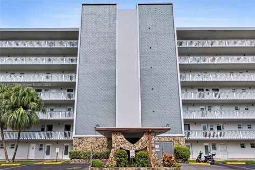 apt-208-420 Ne 12th Ave, Hallandale Beach, FL, 33009-4560 | Card Image