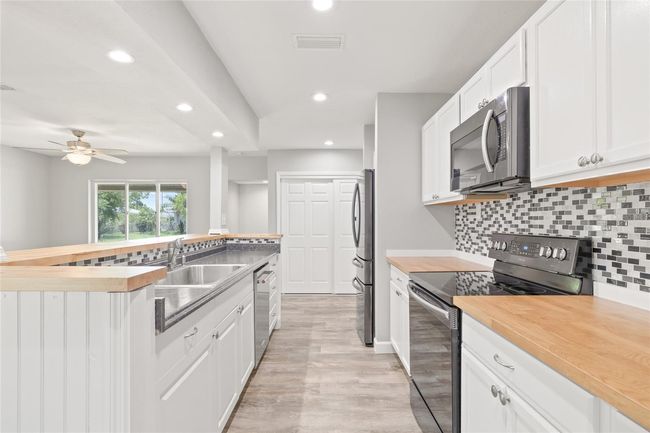 6012 Flora Ter, House other with 3 bedrooms, 2 bathrooms and null parking in APOLLO BEACH FL | Image 12