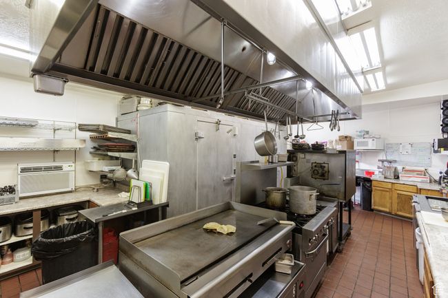 Commercial Kitchen | Image 12