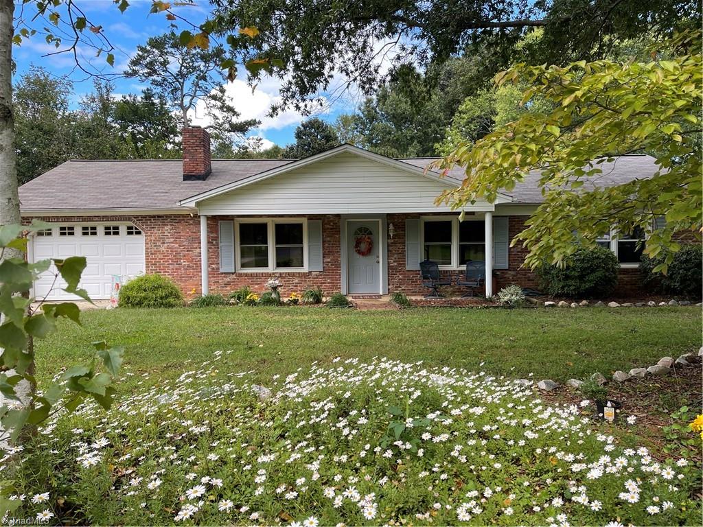 Southwood Dr, Kernersville, NC 27284