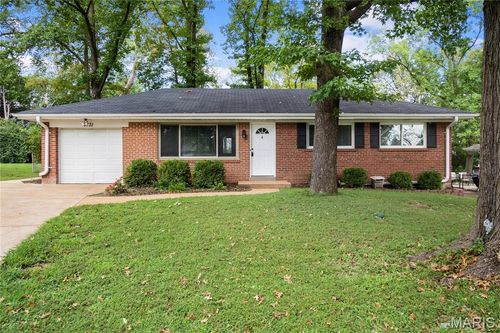 9731 Twincrest Dr, Saint Louis, MO, 63126-1507 | Card Image