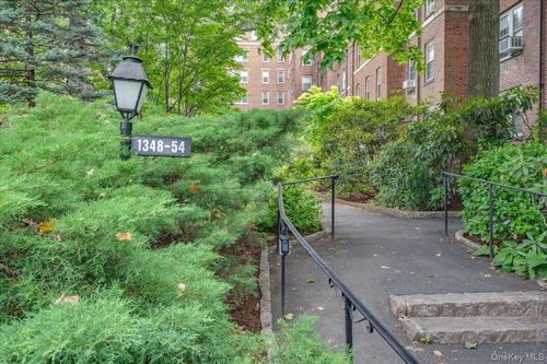 apt-3q-1352 Midland Ave, Yonkers, NY, 10708-6807 | Card Image