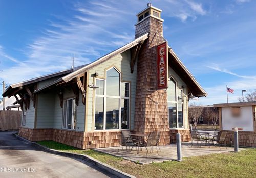 934 Cedar Lake Rd, Biloxi, MS, 39532-2101 | Card Image