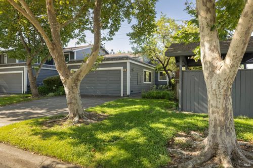 601 Marylyn Cir, Petaluma, CA, 94954-5894 | Card Image