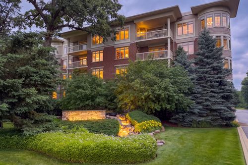 302-425 Benjamin Dr, Vernon Hills, IL, 60061-4313 | Card Image