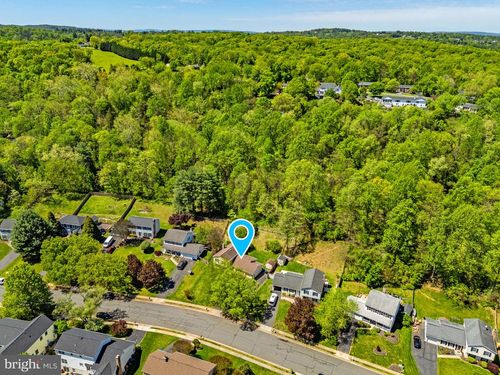 911 Chancellor St Sw, LEESBURG, VA, 20175-4355 | Card Image