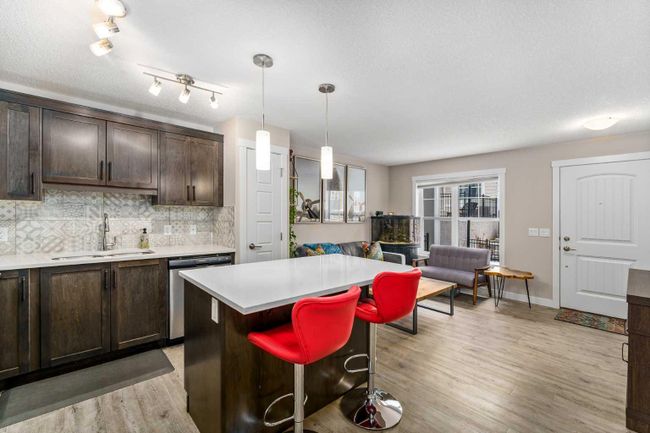 907 Cranbrook Walk Se, Home with 2 bedrooms, 1 bathrooms and 2 parking in Calgary AB | Image 11