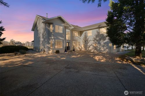 506 S Sandalwood Pl, Moses Lake, WA, 98837-9148 | Card Image