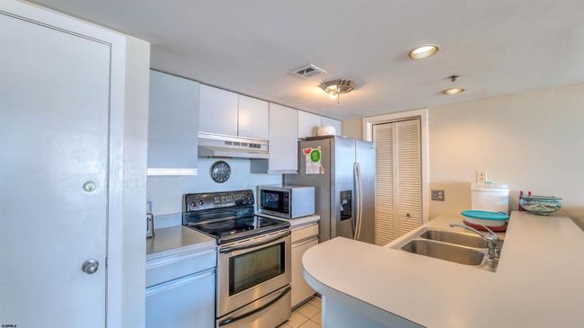 3851 Boardwalk, Condo with 2 bedrooms, 2 bathrooms and null parking in Atlantic City NJ | Image 11