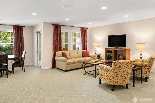 Rainier Building Common Room | Image 24