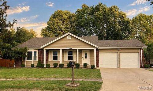 12802 Sandfield Dr, Saint Louis, MO, 63146-3750 | Card Image