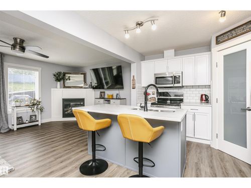 3713 11 St Nw, Edmonton, AB, T6T0E8 | Card Image