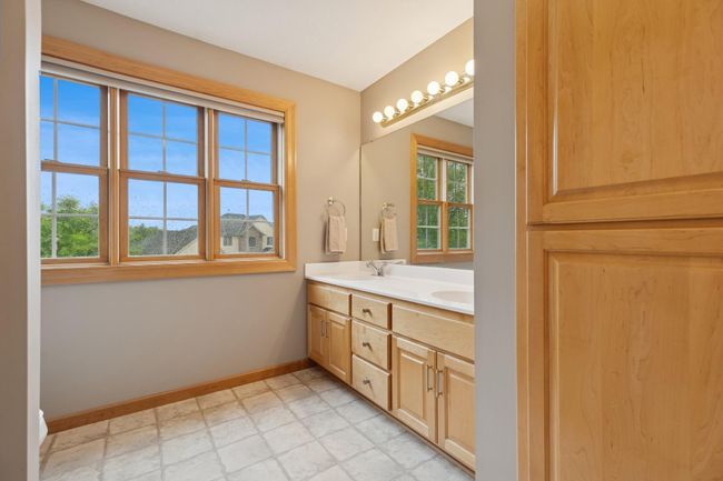 Upper Level Full Bathroom | Image 33