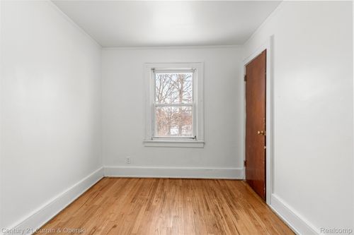 6559 Barrie St, Dearborn, MI, 48126-1716 | Card Image