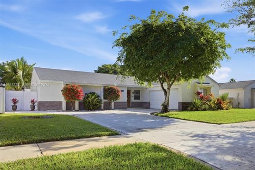 19463 Nw 62nd Pl, Hialeah, FL, 33015-8124 | Card Image