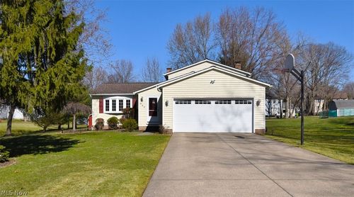 985 Berkshire Dr, Macedonia, OH, 44056-1640 | Card Image