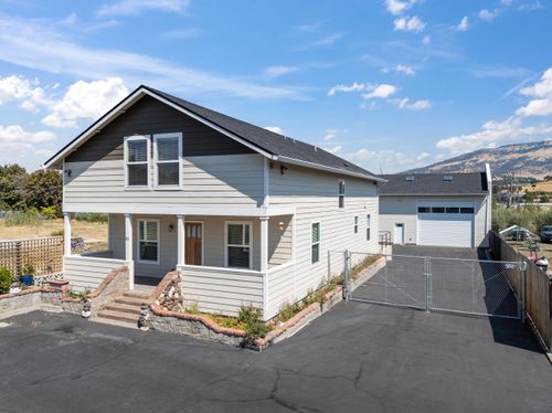 133 S Main St, Phoenix, OR, 97535-6631 | Card Image