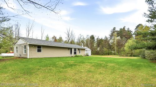 7261 Hess Rd, Millington, MI, 48746-9423 | Card Image