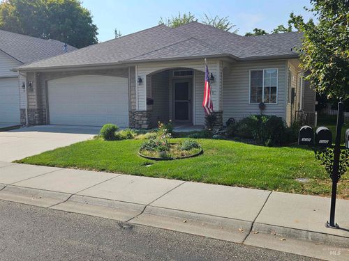 336 S Golden Eagle Ln, Eagle, ID, 83616-6077 | Card Image