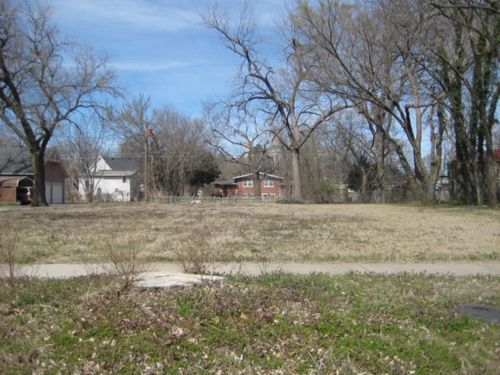 320 E 4th St, Newton, KS, 67114 | Card Image