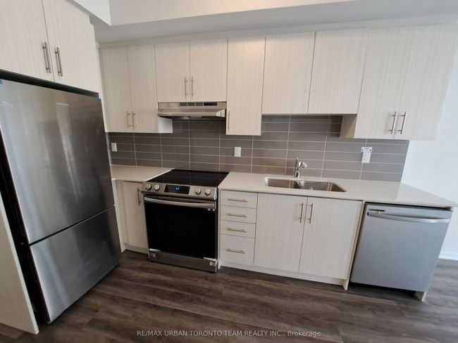 63 - 5 William Jackson Way, Condo with 2 bedrooms, 1 bathrooms and null parking in Etobicoke ON | Image 4