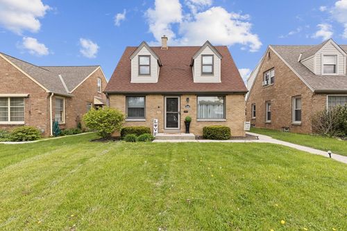 3334 W Lakefield Drive W, Milwaukee, WI, 53215 | Card Image