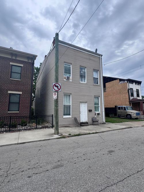 949 Philadelphia St, Covington, KY, 41011-2152 | Card Image