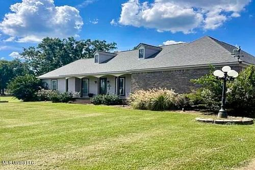 327 Maple St, Walnut Grove, MS, 39189 | Card Image