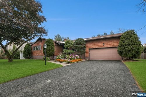 44 Lynn Dr, Englewood Cliffs, NJ, 07632-2205 | Card Image