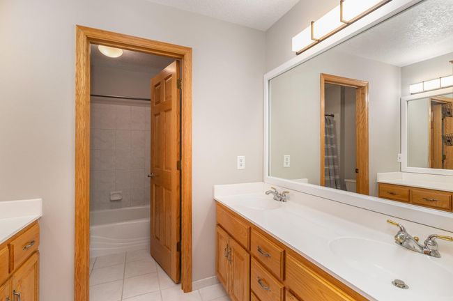 2nd floor full bath | Image 28