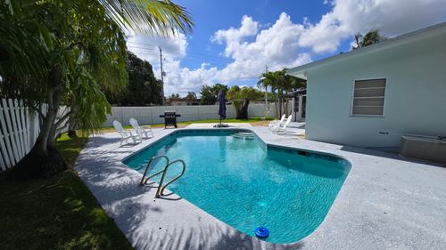 887 Duval St, Lantana, FL, 33462-4323 | Card Image